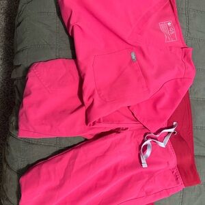 Figs shock pink scrub set size small